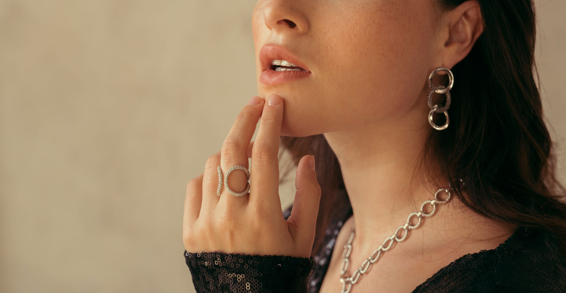 Modern Rope Ring with Moissanite stone