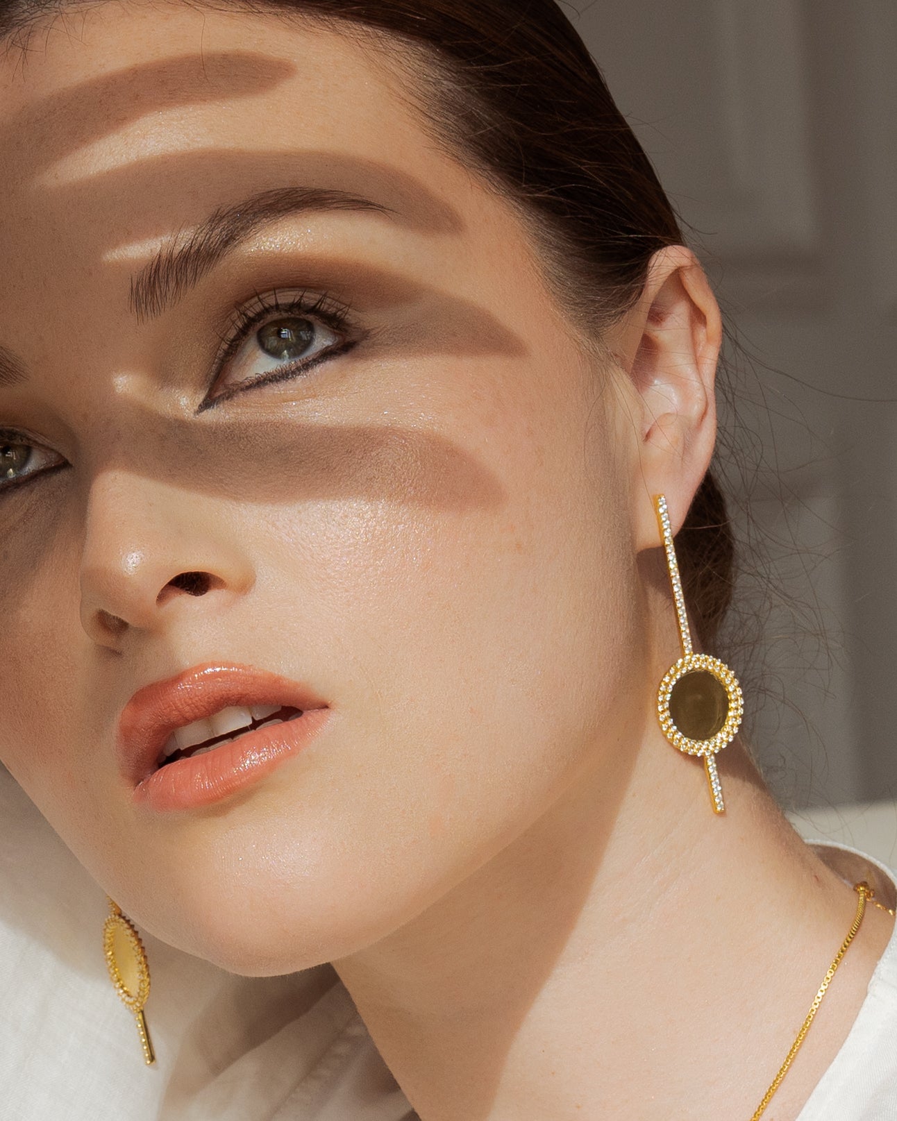 Side braid stone earrings